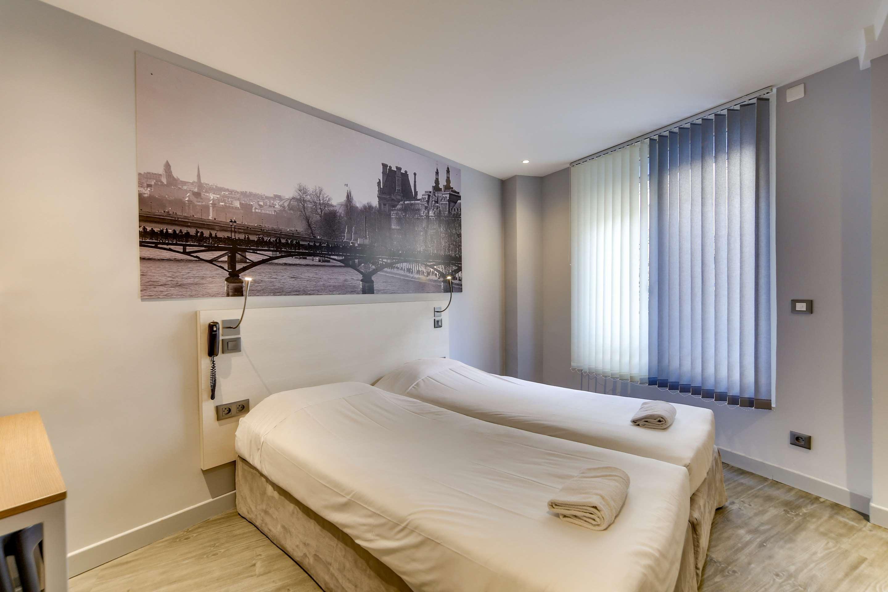 Kyriad 12 Nation Hotel 3*